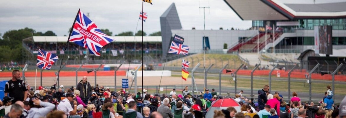 F1: Segundo imprensa, Silverstone vai pagar US$ 38 milhões por ano pelo GP da Inglaterra F1: Segundo imprensa, Silverstone vai pagar US$ 38 milhões por ano pelo GP da Inglaterra