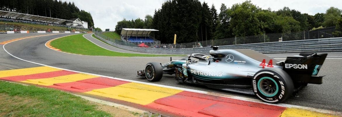 Com chuva no Q3, Hamilton supera Vettel no fim e garante a pole para o GP da Bélgica