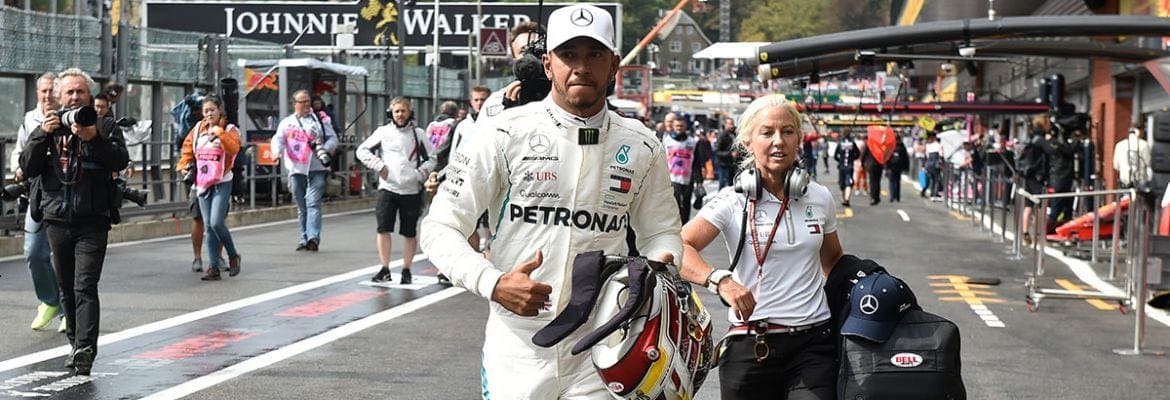 Pole na chuva, Lewis Hamilton diz não ser imbatível nessa condição climática