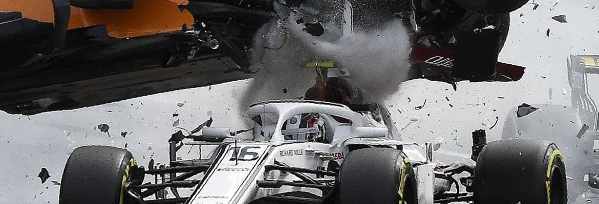 Alonso elogia halo após acidente na Bélgica: “Não precisa de mais provas”