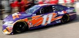 Denny Hamlin marca pole da NASCAR no Michigan International Speedway