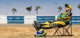 Treinos da Stock Car são adiados e Felipe Massa aproveita sol em Goiânia no “estilo Alonso”