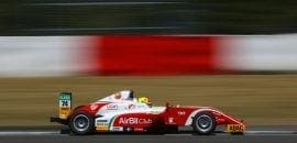 Enzo Fittipaldi conquista três pódios em Nurburgring e assume vice-liderança na F4 Alemã