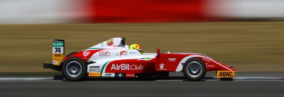 Enzo Fittipaldi conquista três pódios em Nurburgring e assume vice-liderança na F4 Alemã