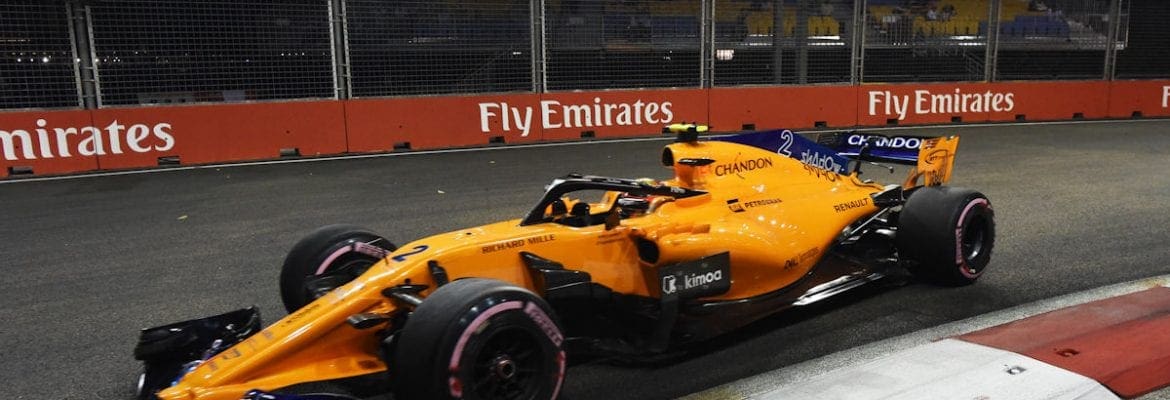 Stoffel Vandoorne bateu quatro vezes no muro durante o Q1 Stoffel Vandoorne bateu quatro vezes no muro durante o Q1