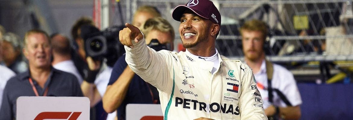Lewis Hamilton impressionado com volta “mágica” que lhe rendeu a pole em Singapura