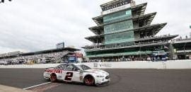 Brad Keselowski vence etapa adiada de Indianápolis