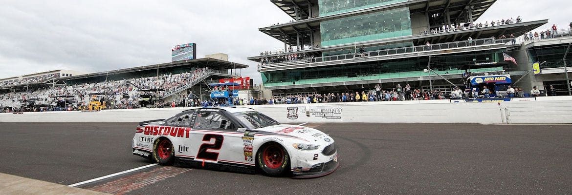 Brad Keselowski vence etapa adiada de Indianápolis