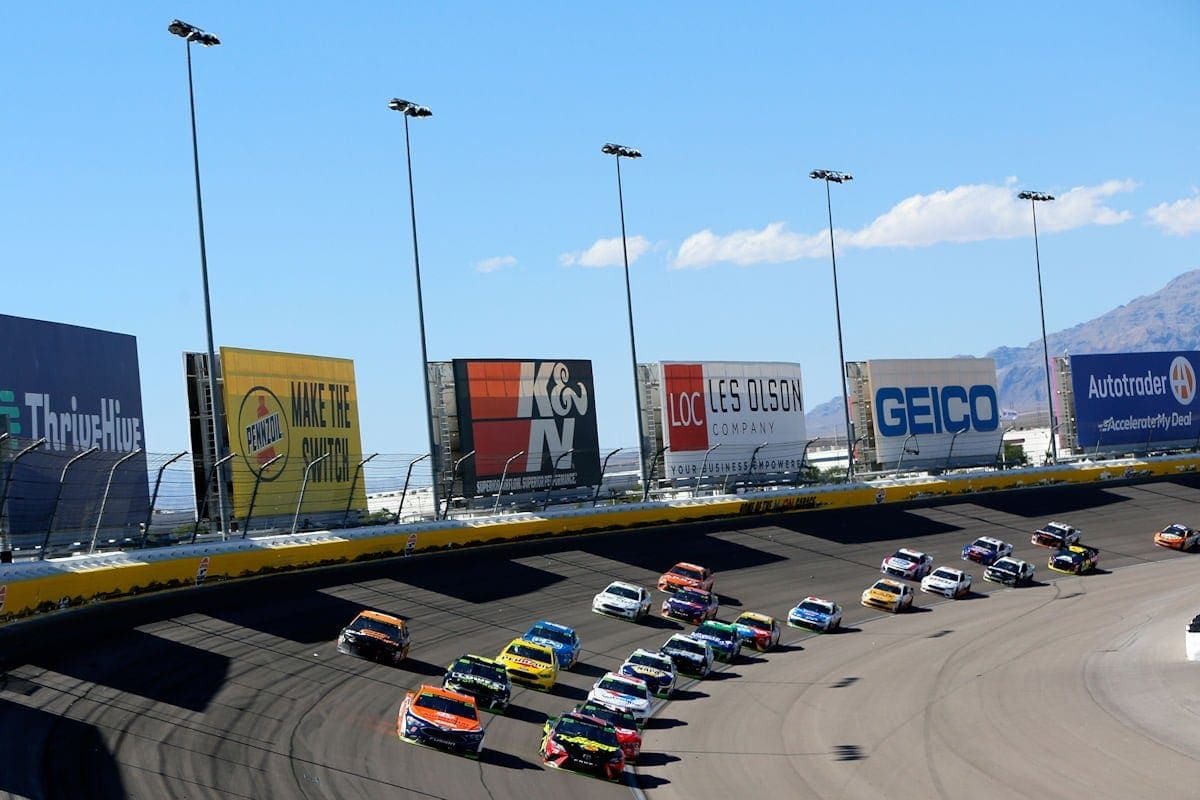 Keselowski vence a terceira seguida em Vegas; Truex Jr lidera primeira fase Brad Keselowski - NASCAR - Vegas