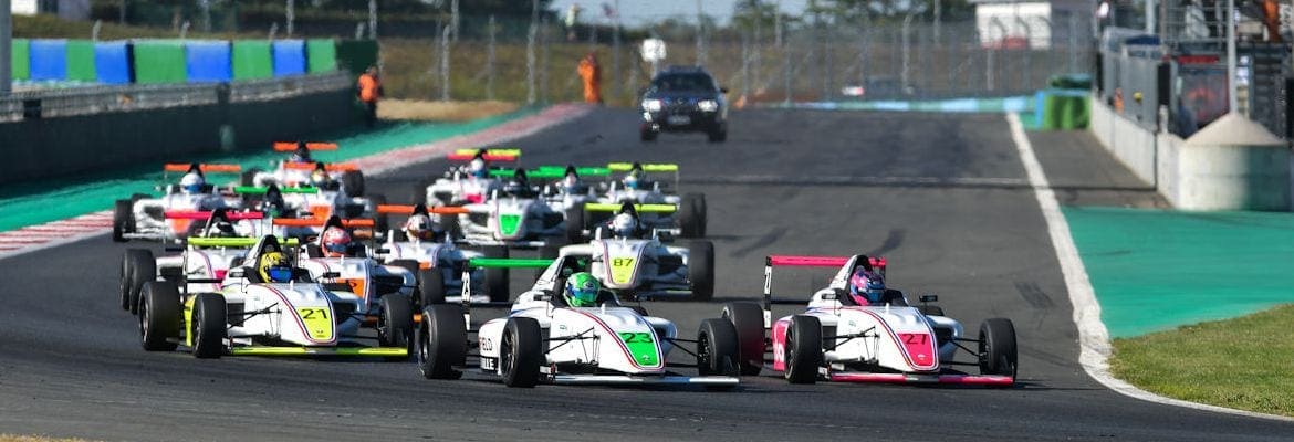 F4 Francesa: Collet brilha em Magny-Cours com duas poles, duas vitórias e três voltas mais rápidas