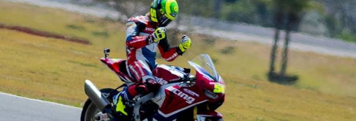 Eric Granado aumenta a vantagem para Alex Barros e se aproxima do bicampeonato no SBK