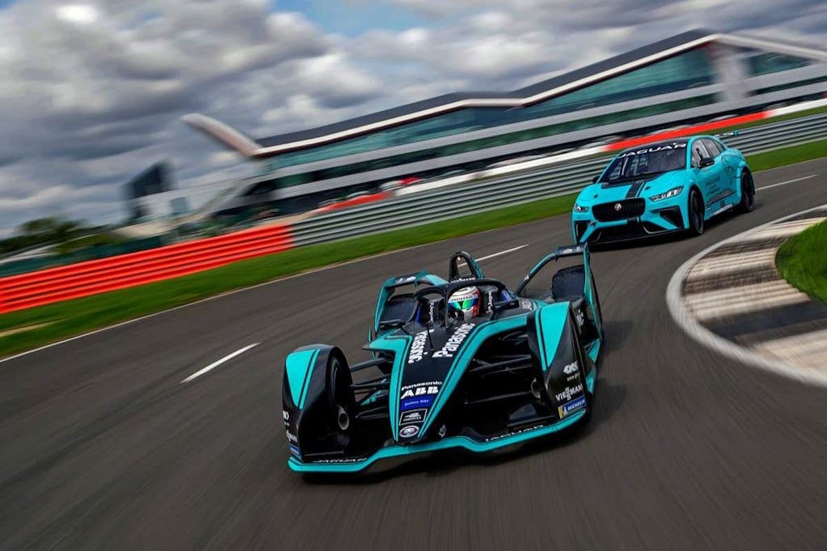 Carro de corrida de equipe Jaguar Racing I-Type 5, temporada 2020
