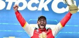 Na base da sorte, Átila Abreu vence a corrida 2 da Stock Car em Cascavel
