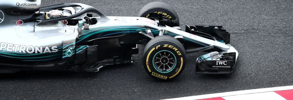 GP do Japão: Com chuva e bandeira vermelha, Hamilton lidera o último treino em Suzuka
