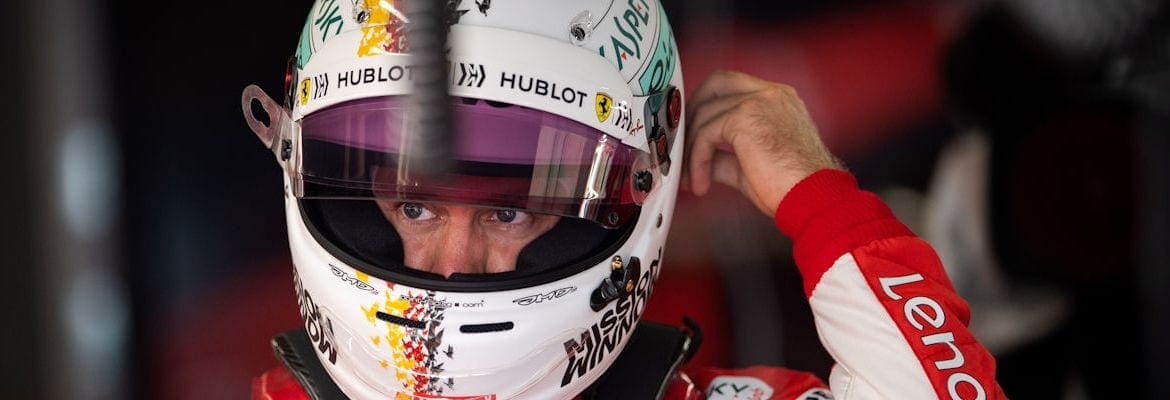 Vettel acha que Ferrari tornou fácil a briga pelo título para a Mercedes