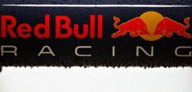 Red Bull tem conexão complexa entra a fábrica e os circuitos