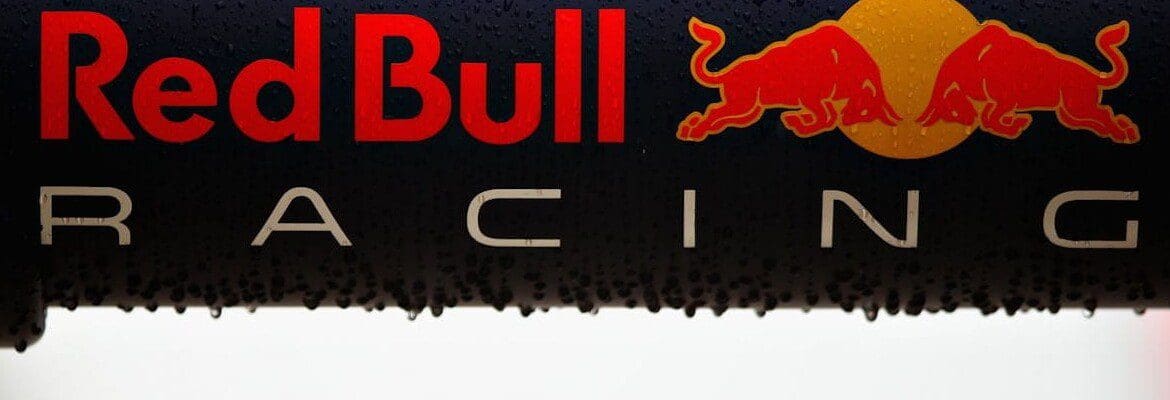 Red Bull tem conexão complexa entra a fábrica e os circuitos