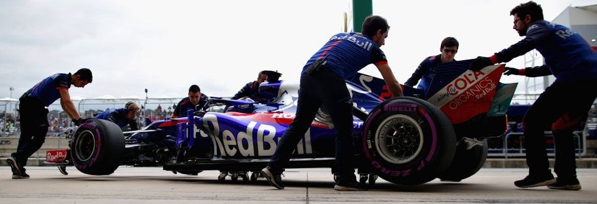 Após troca de componentes do motor, dupla da Toro Rosso larga no fim do grid de Austin
