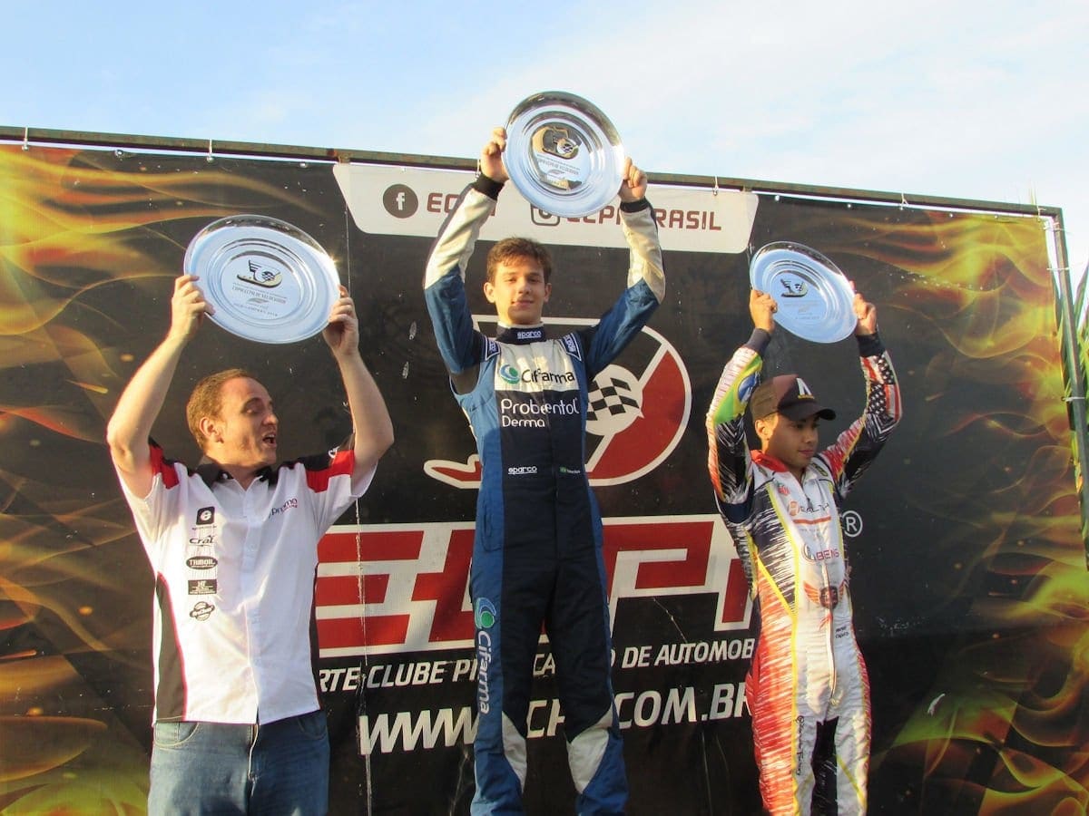 Jovem promessa do automobilismo é campeão na Fórmula Vee Jovem promessa do automobilismo é campeão na Fórmula Vee