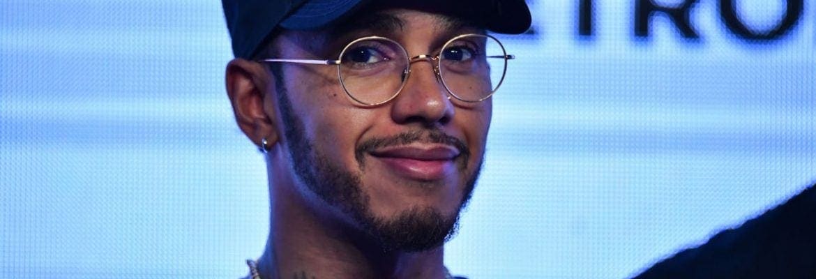 Hamilton “em conflito” sobre o futuro do automobilismo