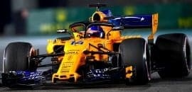 Alonso punido por cortar curva em três voltas seguidas