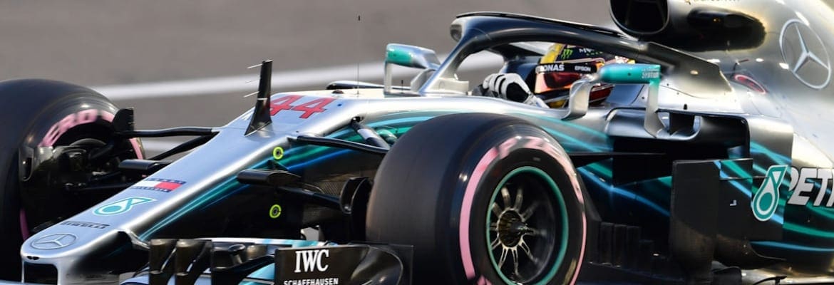 Lewis Hamilton faz sua 83ª pole position em dia de dobradinha da Mercedes em Abu Dhabi