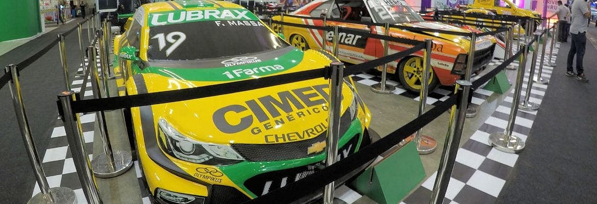 Carros da Cimed Racing são destaques no Salão do Automóvel nos estandes da Chevrolet e da Lubrax