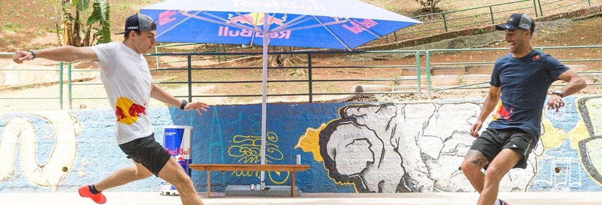 Ricciardo e Verstappen descobrem o ‘futebol raiz’ em São Paulo