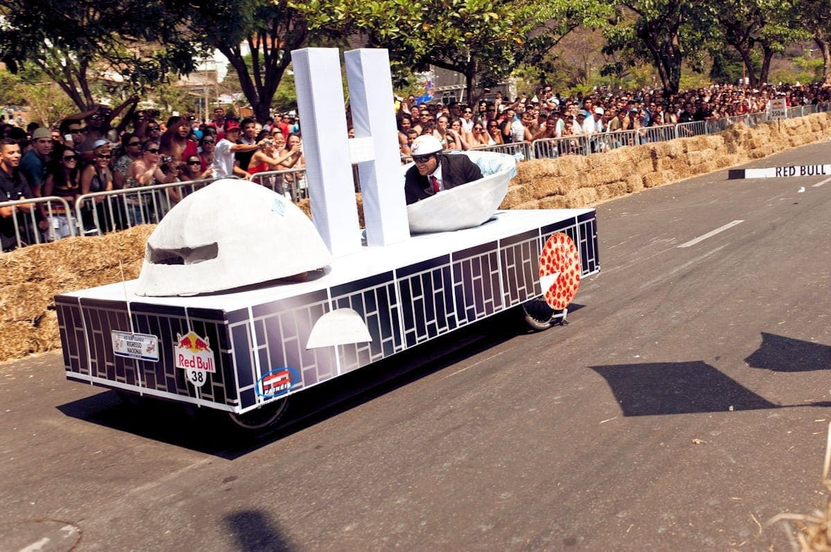 'Corrida Maluca’ prorroga inscrições e leva campeão à fábrica da Red Bull Racing Corrida Maluca - Red Bull