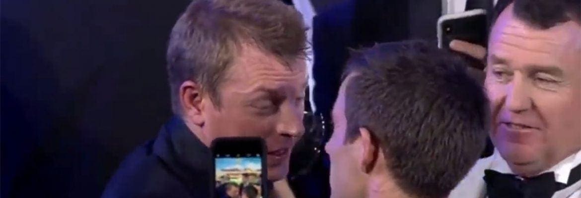 VÍDEO: Raikkonen “chapado” durante a noite de gala de premiação da FIA