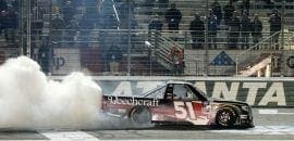 Kyle Busch vence em Atlanta e quebra o recorde de vitórias da NASCAR Truck Series