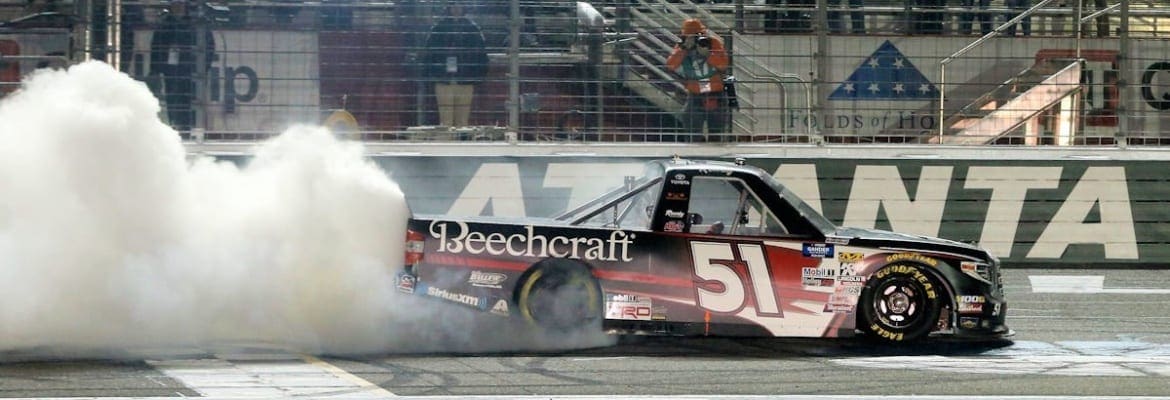 Kyle Busch vence em Atlanta e quebra o recorde de vitórias da NASCAR Truck Series