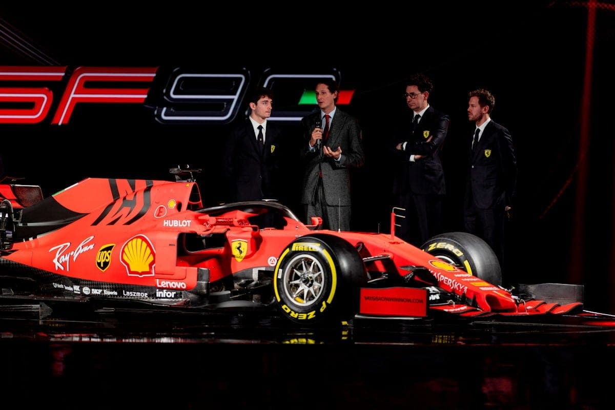 GALERIA: Vermelho e preto fosco, Ferrari apresenta carro para a F1 2019, o SF90 GALERIA: Vermelho e preto fosco, Ferrari apresenta carro para a F1 2019, o SF90