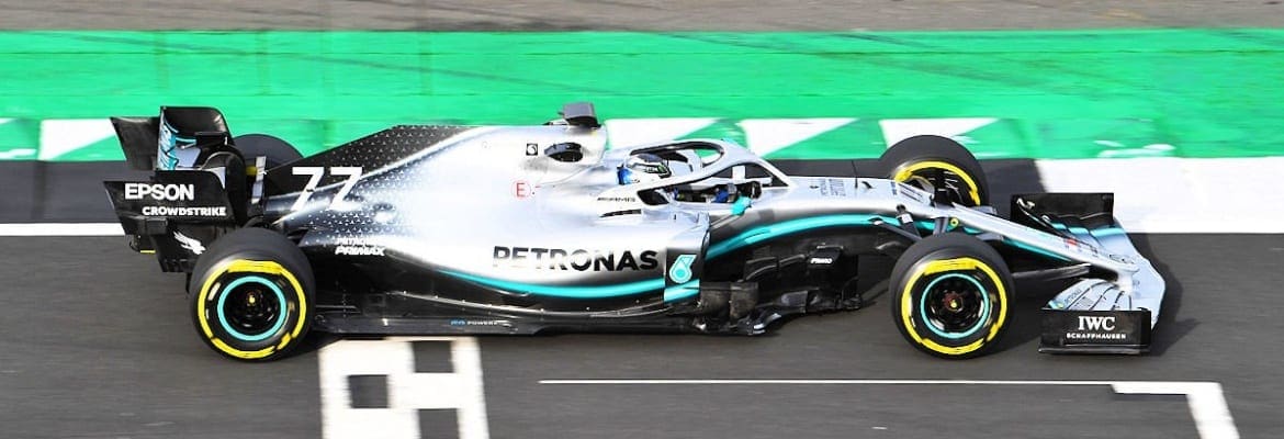 GALERIA: Imagens do novo Mercedes W10 no circuito de Silverstone