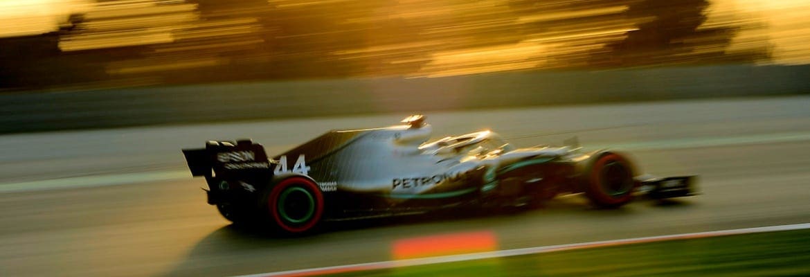 Pré-temporada da F1: Mercedes aperta o ritmo no último dia em Barcelona; Vettel três milésimos à frente de Hamilton
