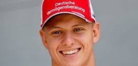 Schumacher: “Usar pseudônimo me deu oportunidade de crescer por conta própria”