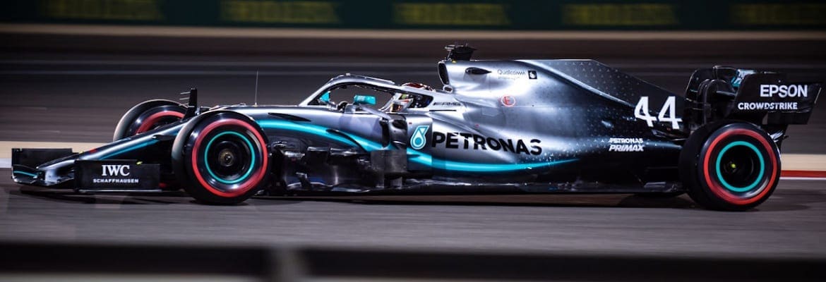 Hamilton promete “grande batalha” com a Ferrari no Bahrein