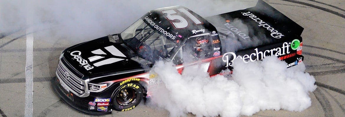 Kyle Busch tem vitória dominante na Truck em Las Vegas