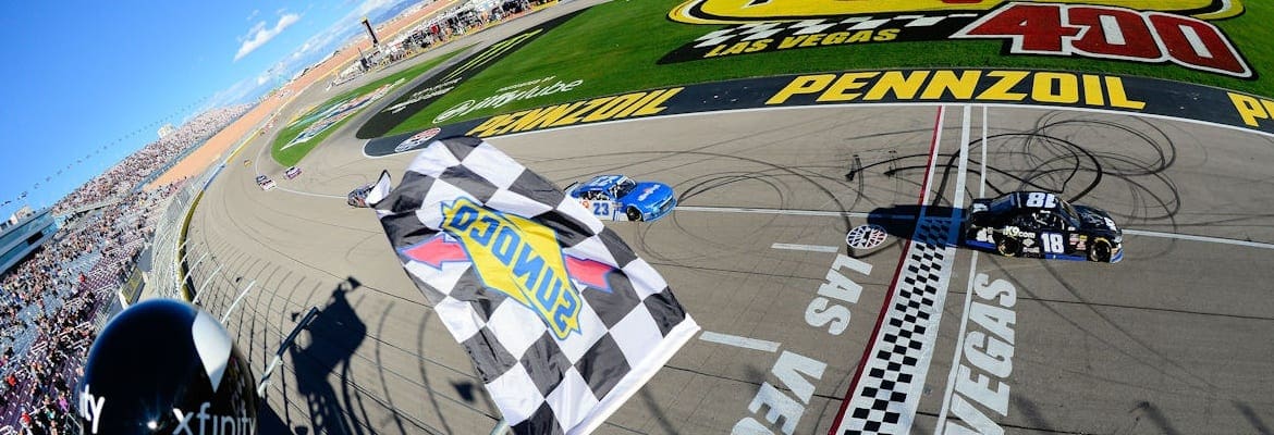 Depois de vencer na Truck Series, Busch fatura a Xfinity e pode repetir feito histórico