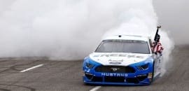 Cup Series: Brad Keselowski segura Chase Elliott e vence a corrida em Martinsville