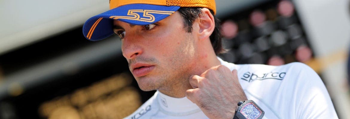 Pai de Carlos Sainz comenta sobre controvérsias com Red Bull e diz estar orgulhoso do filho na Ferrari