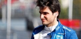 Sainz diz que as equipes à frente estão “dentro do alcance”
