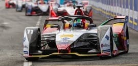 Rival erra e tira Lucas di Grassi da pista a menos de 2 minutos do fim