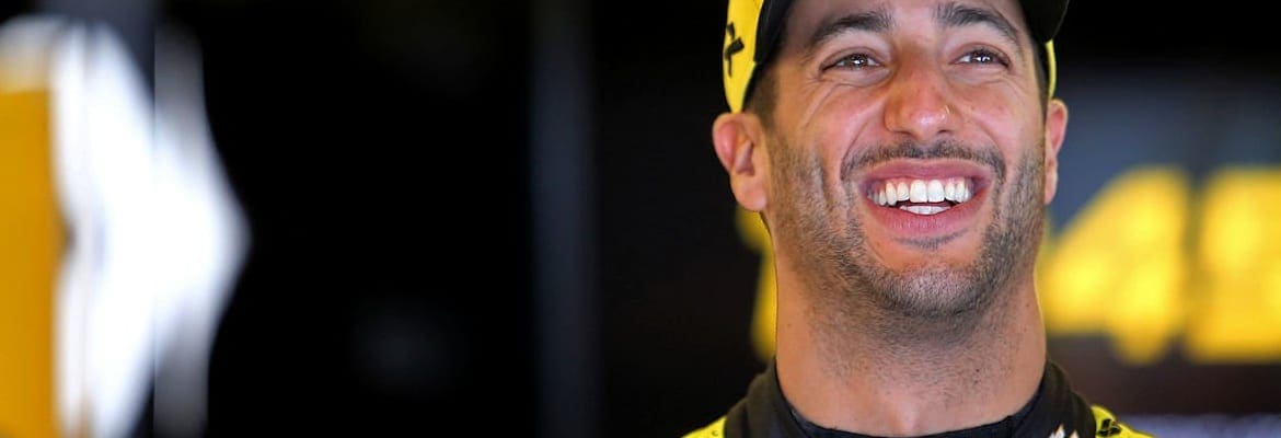 “Problema no cinto” causou o atraso de Ricciardo no TL2