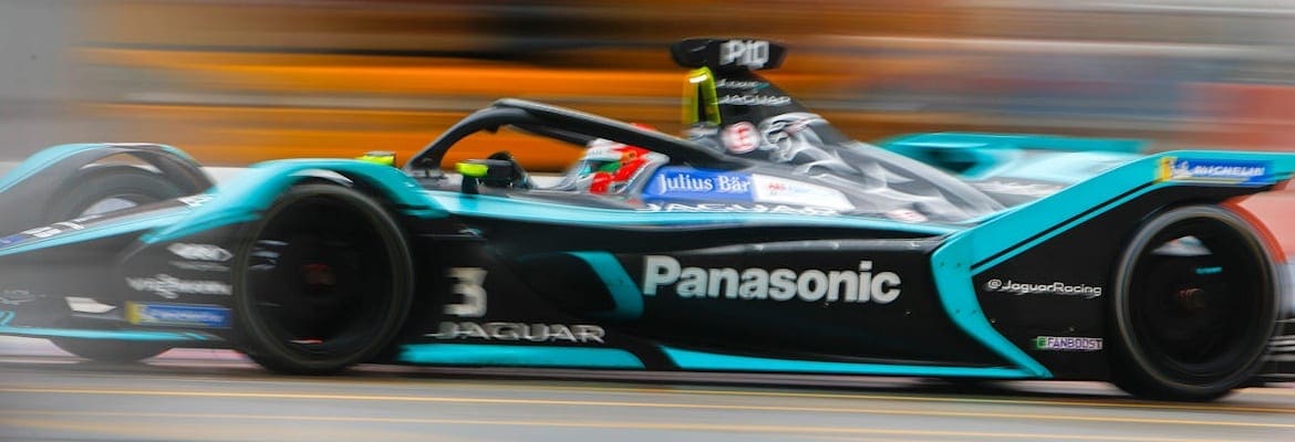 Dano na suspensão causou abandono de Nelsinho Piquet na 1ª volta do ePrix de Hong Kong