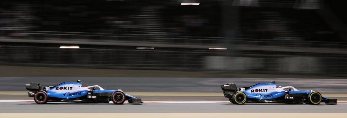 Últimos a receber a quadriculada no Bahrein, dupla da Williams trava grande duelo