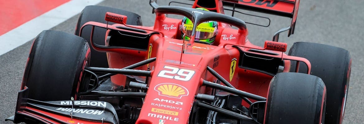 Schumacher faz sua estreia na F1 com a Ferrari nos testes do Bahrein