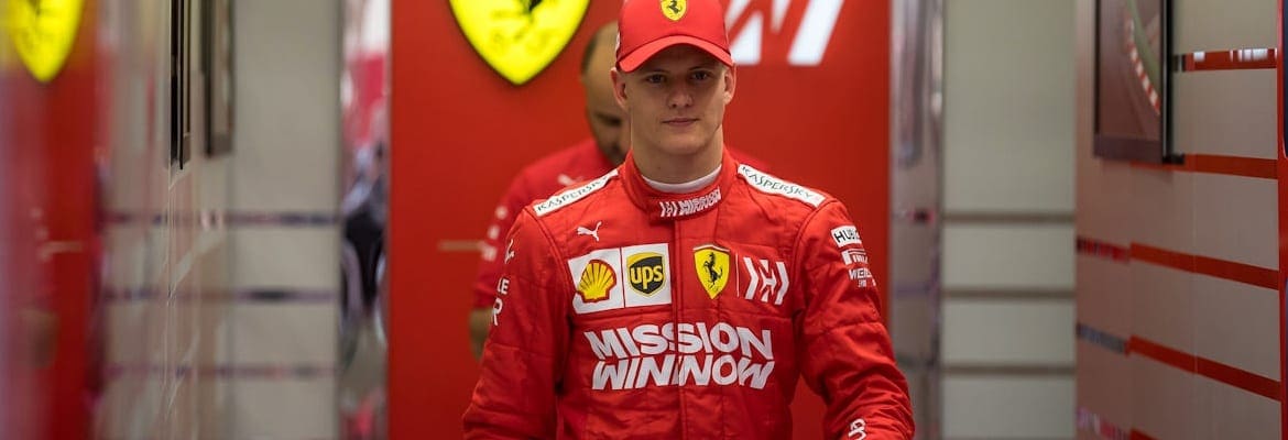 Diretor da Ferrari diz que Schumacher e Ilott terão oportunidade de teste na F1
