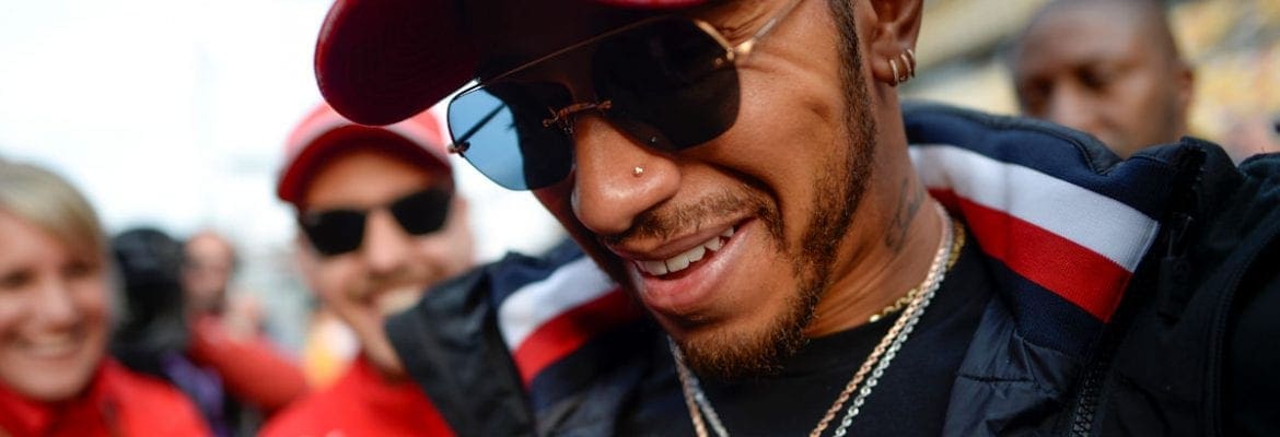 Hamilton acredita que regulamento torna difícil diminuir diferença de motor