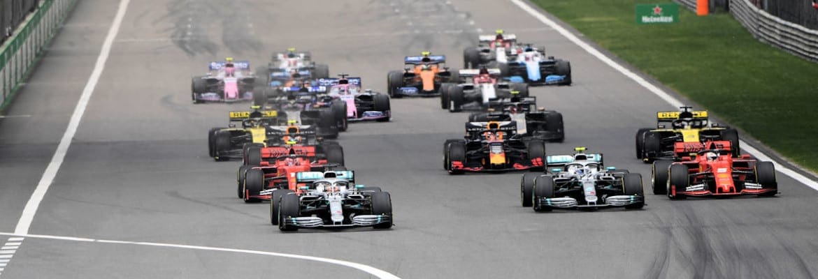 GP da China: em nova dobradinha da Mercedes, Hamilton supera Bottas e vence a corrida #1000 da F1
